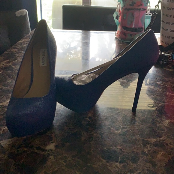 SOLD 5in blue pumps - Picture 3 of 5